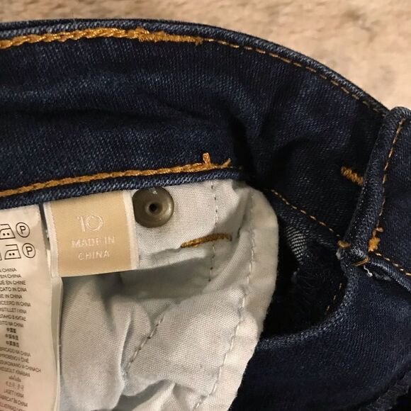 𝅺: : MICHAEL KORS Like New Dark Wash Raw Hem Denim Shorts : : - Picture 4 of 10